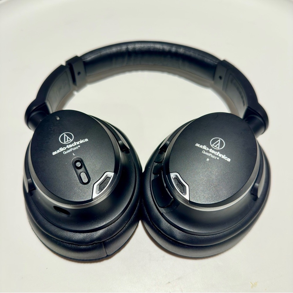 Audio-Technica QuietPoint ATH-ANC9 Headphones, Active Noise Cancelling, Full Set